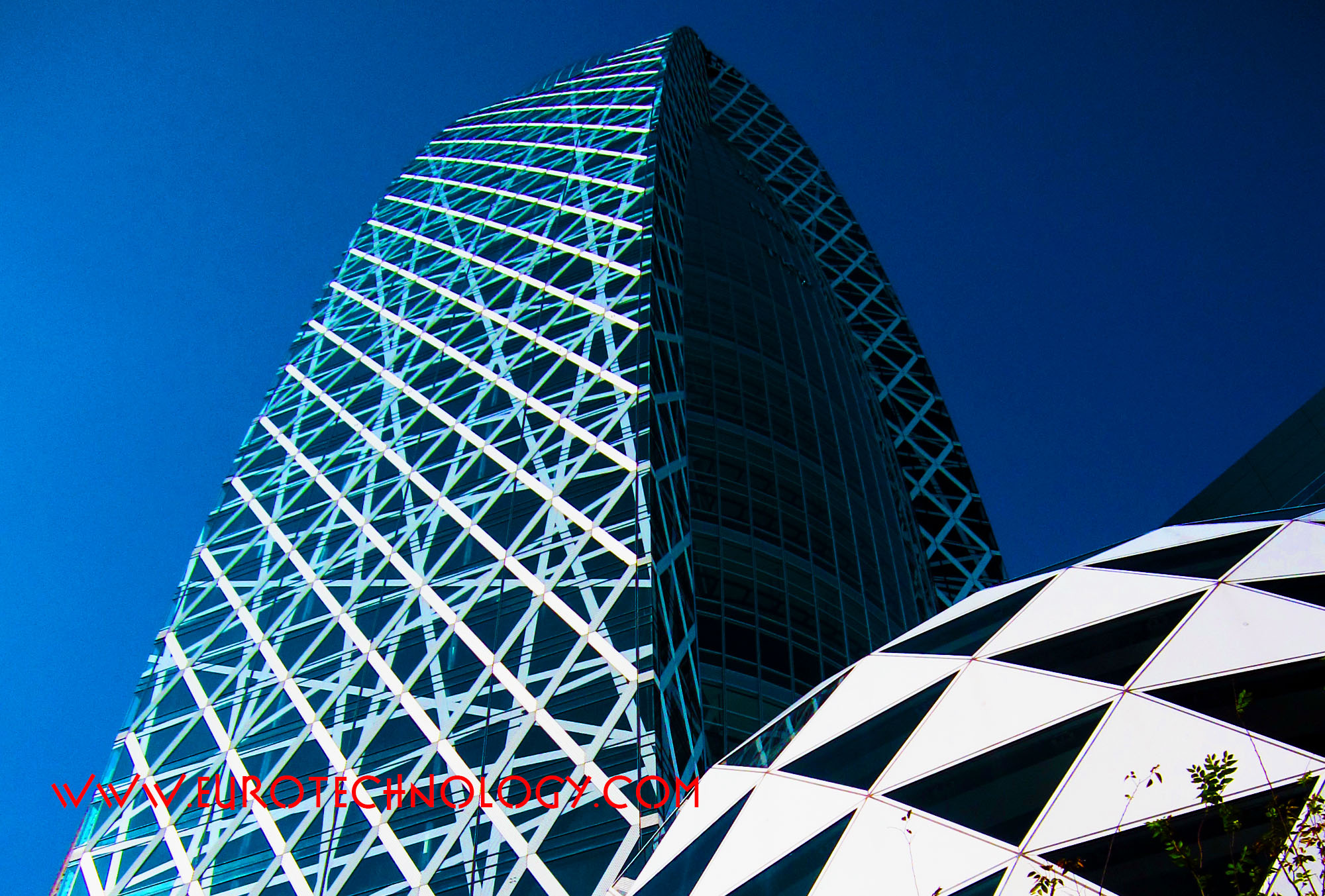 Modo Gakuen Cocoon Tower in Tokyo Shinjuku (モード学園コクーンタワー)